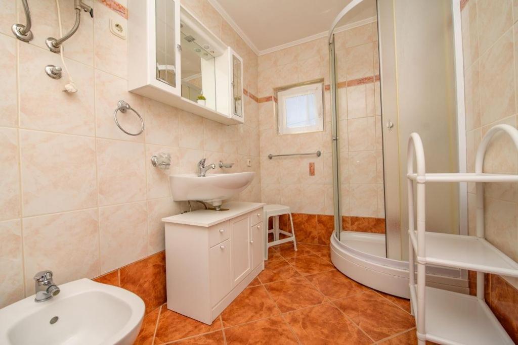 Apartments By The Sea Nerezine, Losinj - 7963 외부 사진