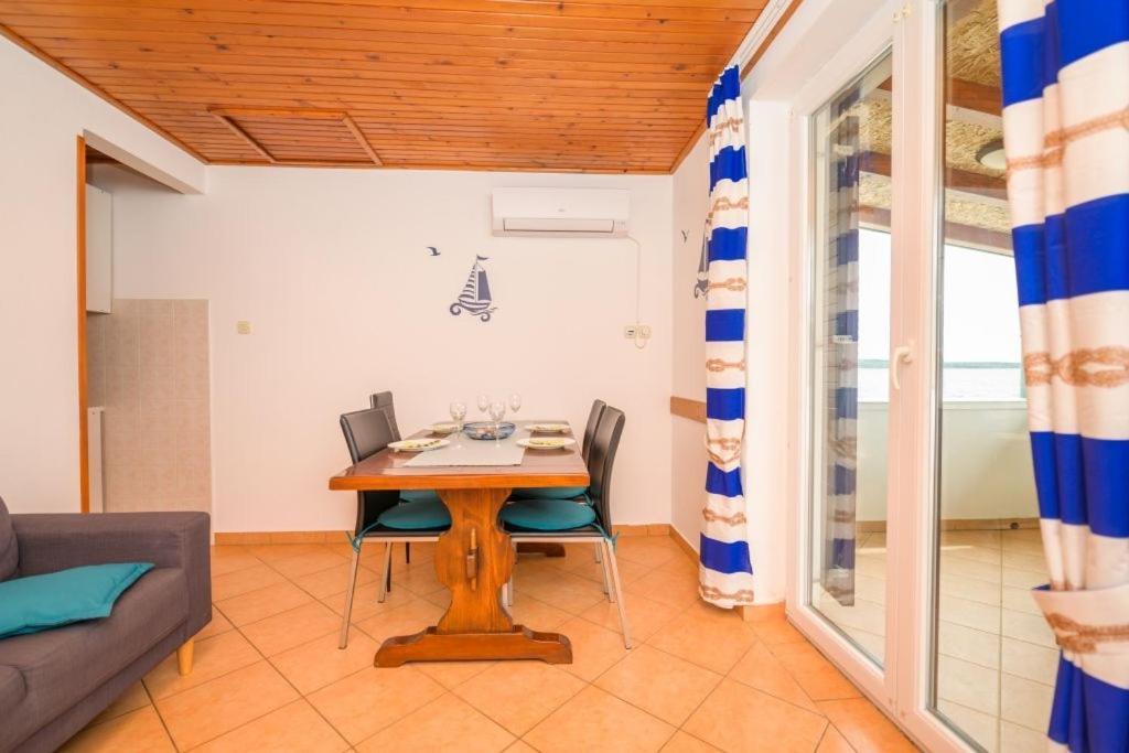 Apartments By The Sea Nerezine, Losinj - 7963 외부 사진
